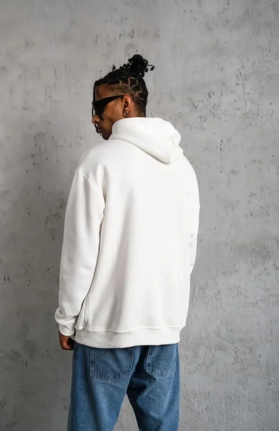 Erkek Oversize Kapüşonlu Sweatshirt – Beyaz Renk Üç İplik İçi Pamuklu Kanguru Cepli Baskılı Hoodie Rahat Kalıp Kışlık Günlük Kombinlere Uygun - Beyaz