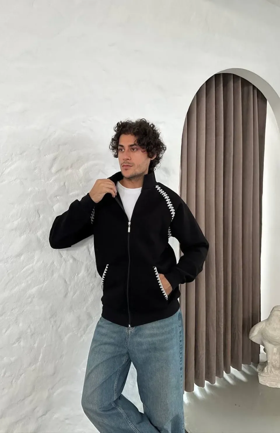 Erkek Oversize Dik Yaka Fermuarlı Sweatshirt - Zincir Nakışli Kanguru Cepli - Siyah