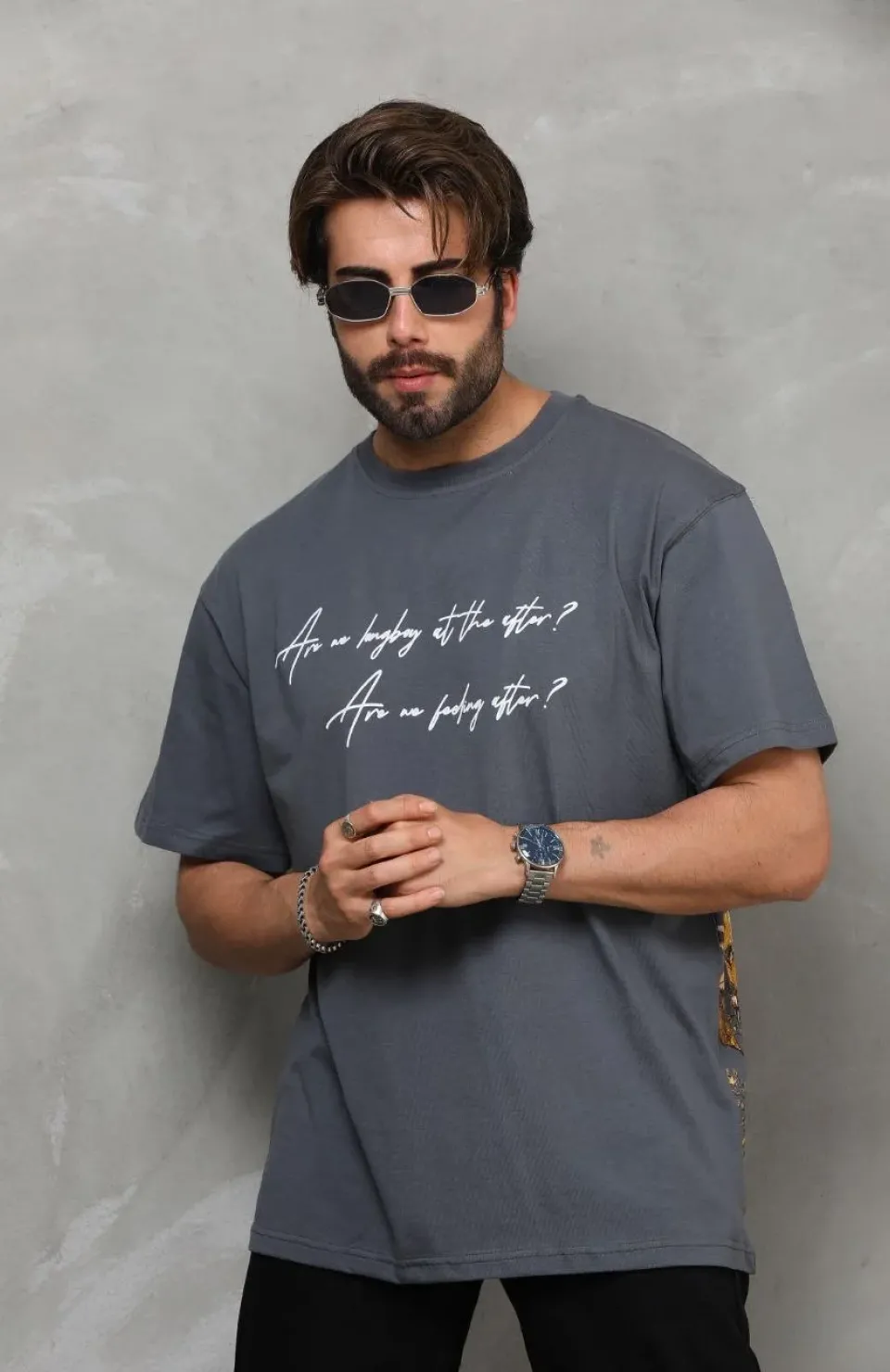 Unisex Bisiklet Yaka Baskılı Oversize T-Shirt - Füme Somersan Giyim | Kadın, Erkek ve Çocuk Moda