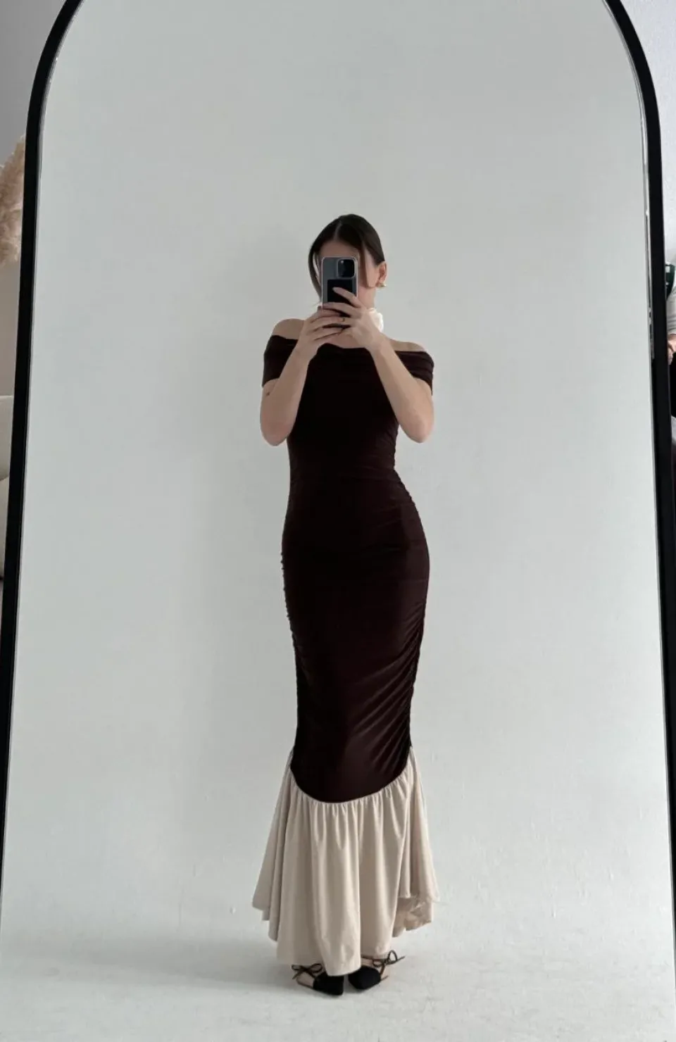 Striptiz Omuzlu Uzun Elbise- Kahve