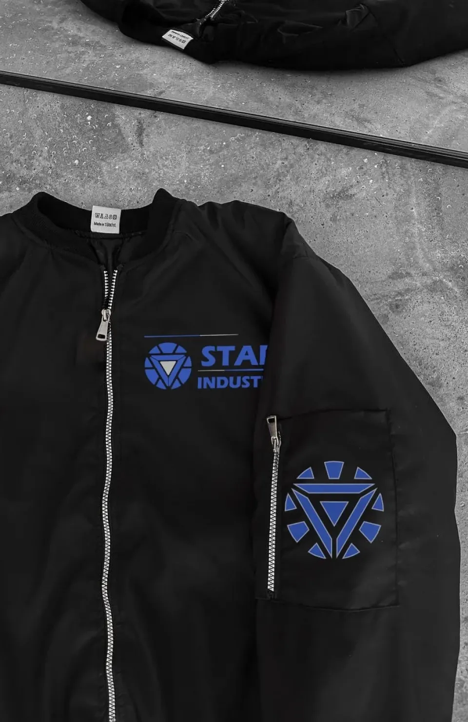 Stark Industries Siyah Bomber Mont – Fermuarlı, Cepli, Uzun Kollu, Kapitone Astarlı, Bahar ve Kış Mevsimi Rahat Unisex Ceket - Siyah