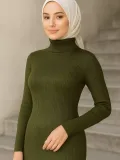 Kadın Tesettür Triko Elbise – Boğazlı Uzun Fitilli Dokuma, Esnek Tam Kalıp, 130 cm Midi Boy, Bahar & Kış Şık Rahat Stil - Haki