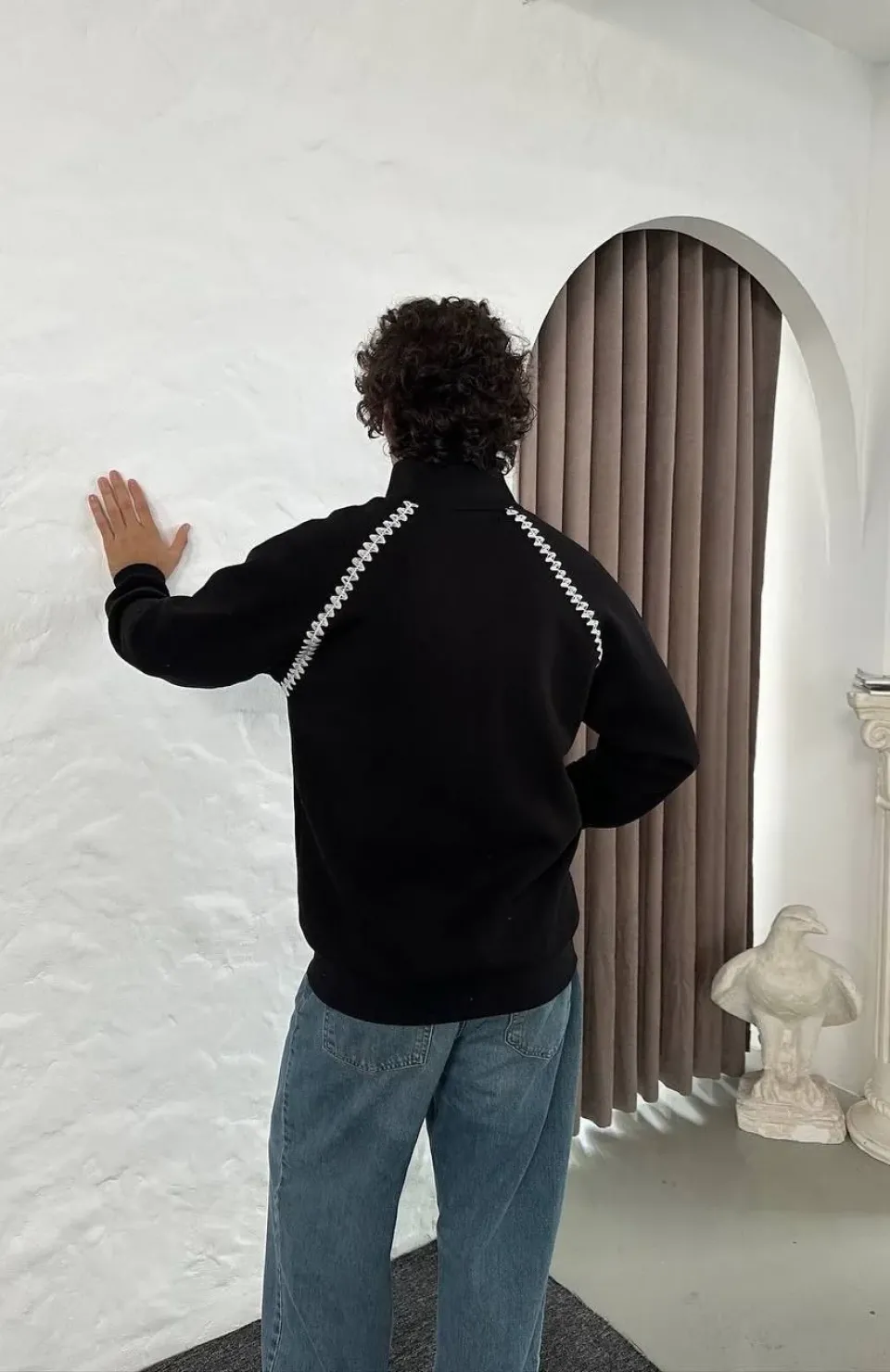 Erkek Oversize Dik Yaka Fermuarlı Sweatshirt - Zincir Nakışli Kanguru Cepli - Siyah