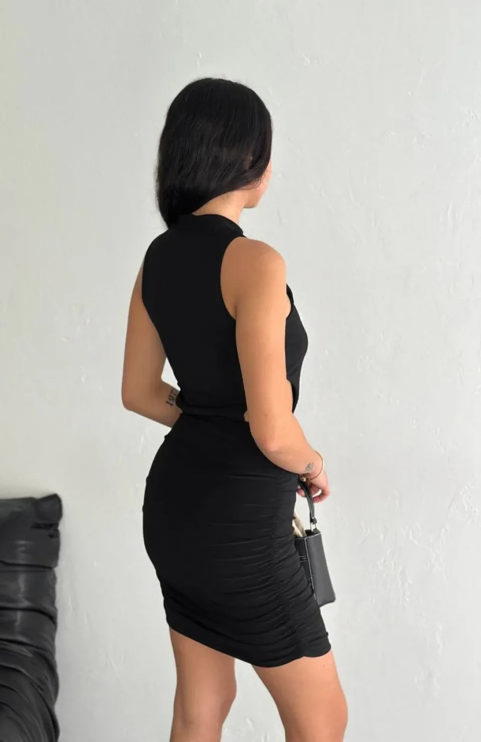 Göğüs ve Yanlar dekolteli Kolsuz Boy Elbise - Siyah