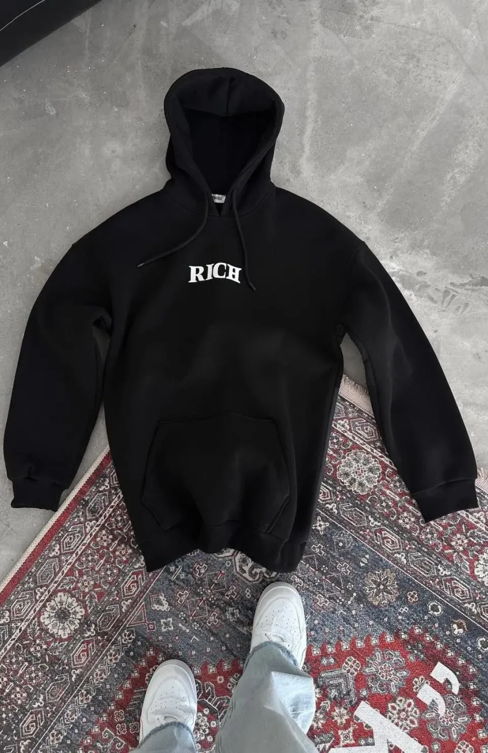 Uzun Kol Kapüşonlu Göğüs Baskılı SweatShirt - Siyah