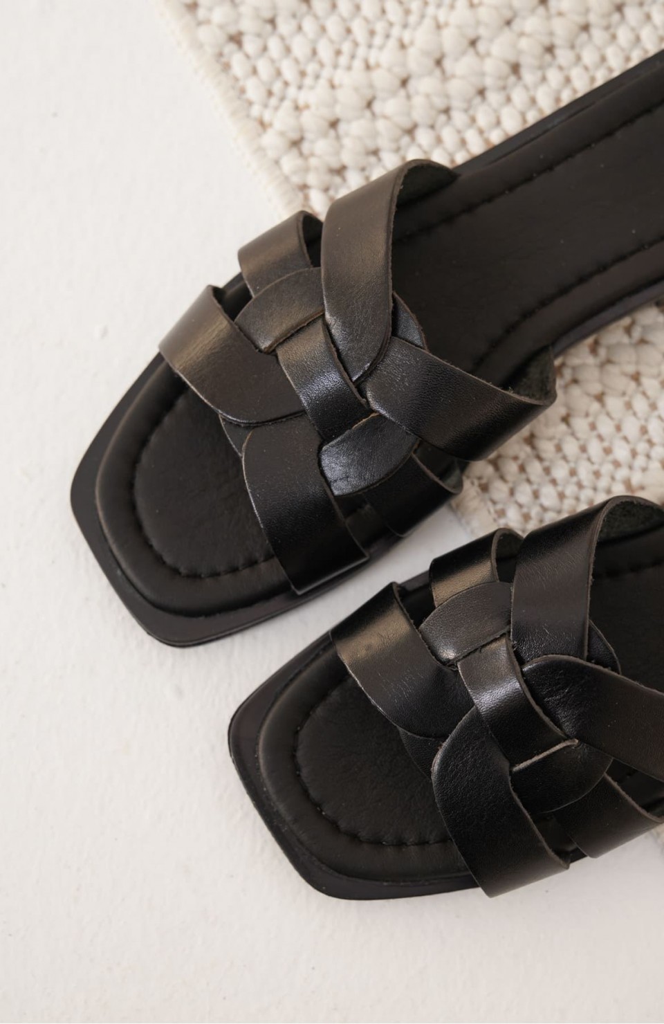 Siyah Hakiki Deri Terlik TR31MY66A Somersan Giyim | Kadın, Erkek ve Çocuk Moda