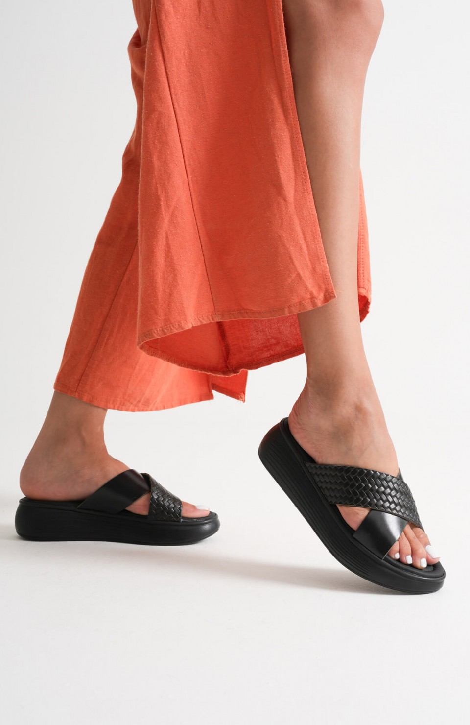 Siyah Hakiki Deri Terlik TR31MY53N Somersan Giyim | Kadın, Erkek ve Çocuk Moda