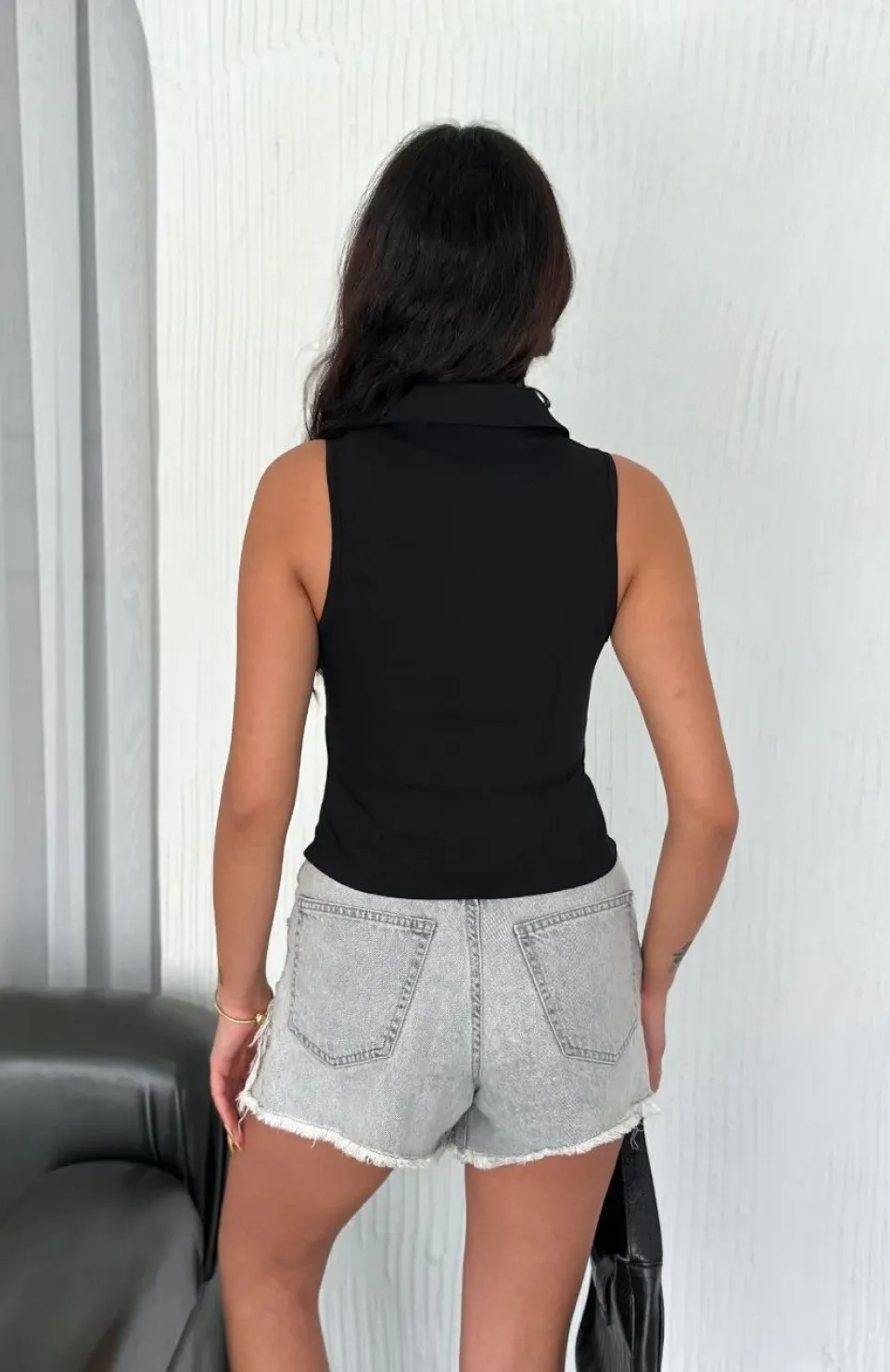 Yakalı Tam Fermuarlı Kolsuz Bluz - Siyah