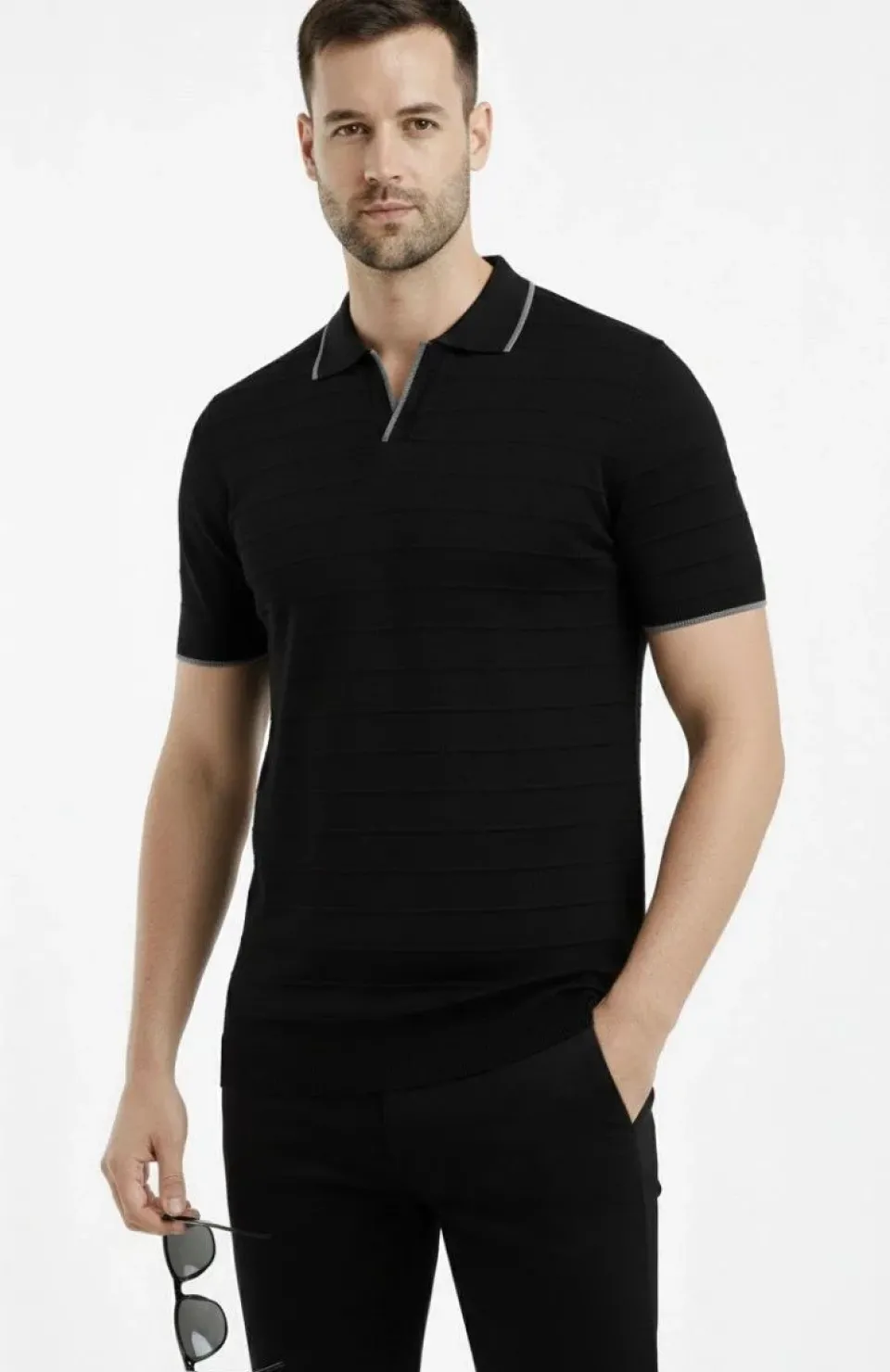 Erkek Triko Kumaş Yakalı Düğmesiz Açık Yaka Fitilli Kısa Kollu Regular Fit Tişört T-shirt - Siyah Somersan Giyim | Kadın, Erkek ve Çocuk Moda