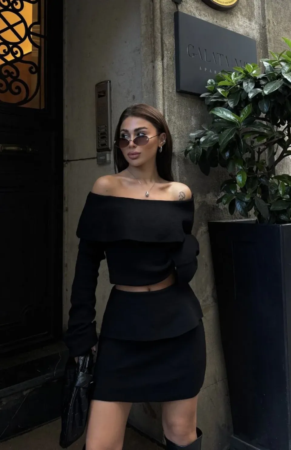 Straplez , Madonna , Carmen Yaka Croplu Mini Etekli ikili Takım Triko - Siyah