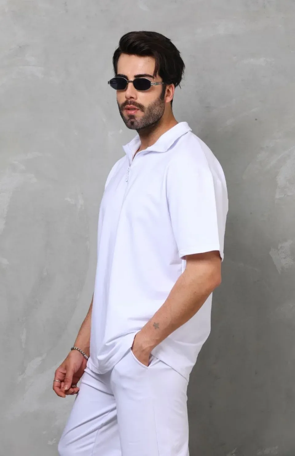 Unisex Yarım Fermuarlı Düz Oversize T-shirt - Beyaz Somersan Giyim | Kadın, Erkek ve Çocuk Moda