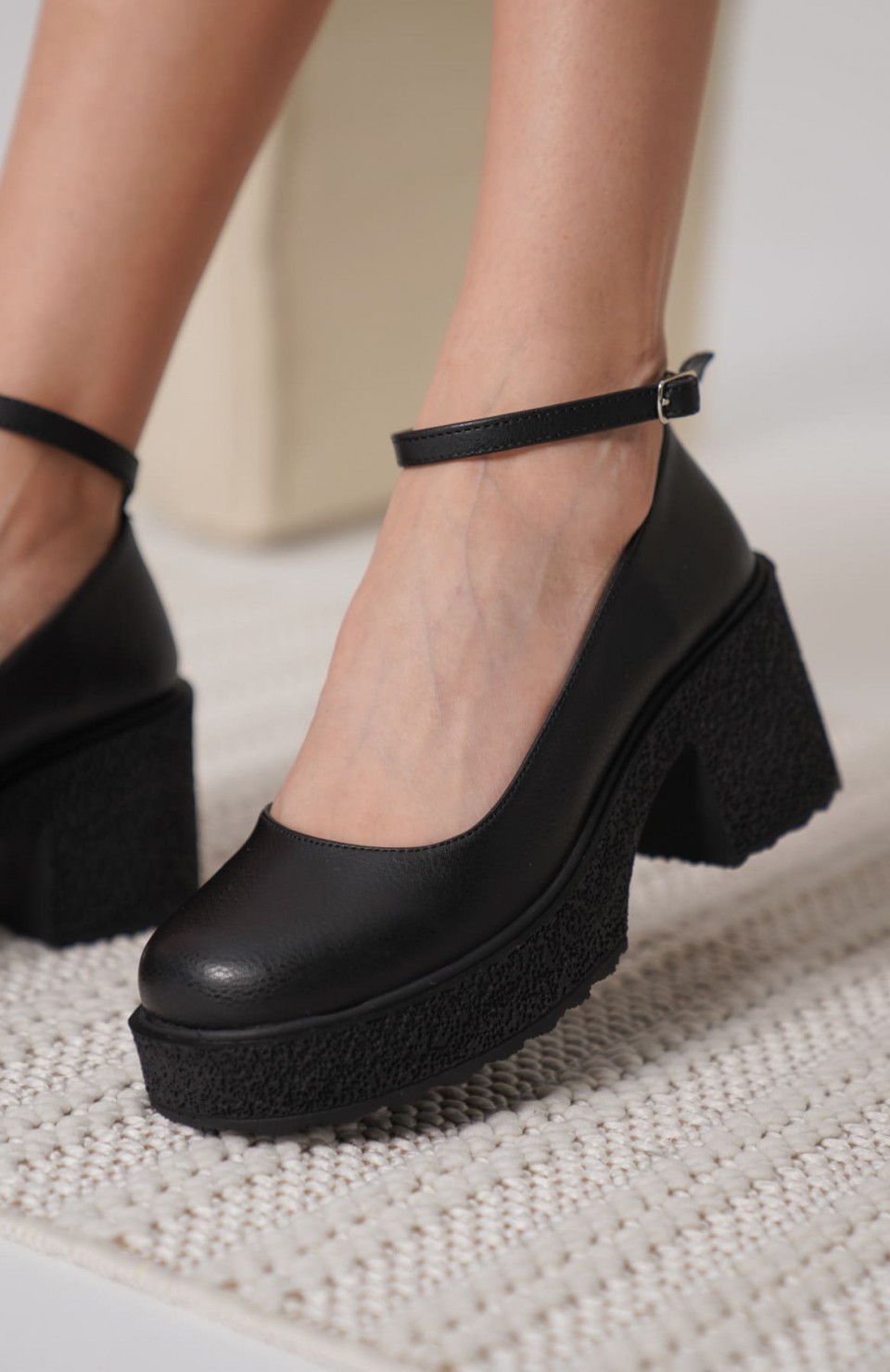 Kadın Siyah Bilekten Baretli Günlük Ayakkabı TR06MS01C Somersan Giyim | Kadın, Erkek ve Çocuk Moda