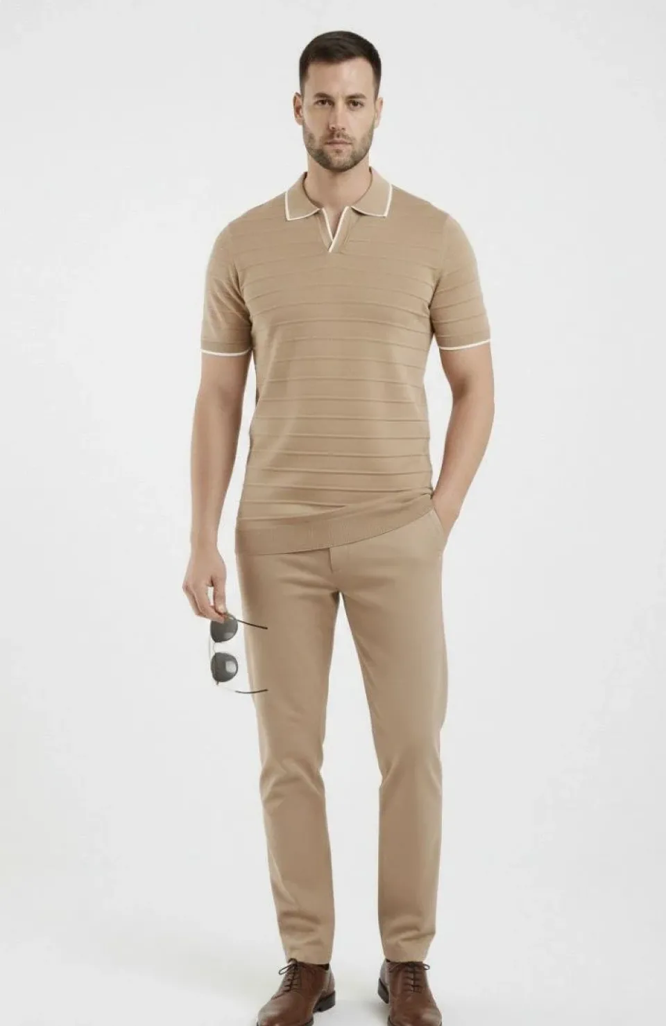 Erkek Triko Kumaş Yakalı Düğmesiz Açık Yaka Fitilli Kısa Kollu Regular Fit Tişört T-shirt - Bej Somersan Giyim | Kadın, Erkek ve Çocuk Moda