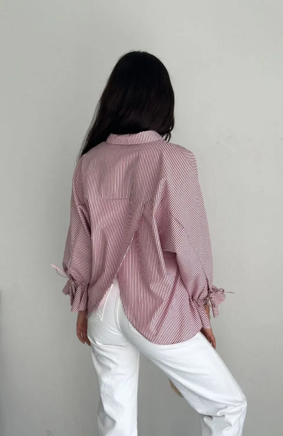 Kadın Arkası Asimetrik Yırtmaç Kesim Detaylı Cizgili Bluz Gömlek - Bordo
