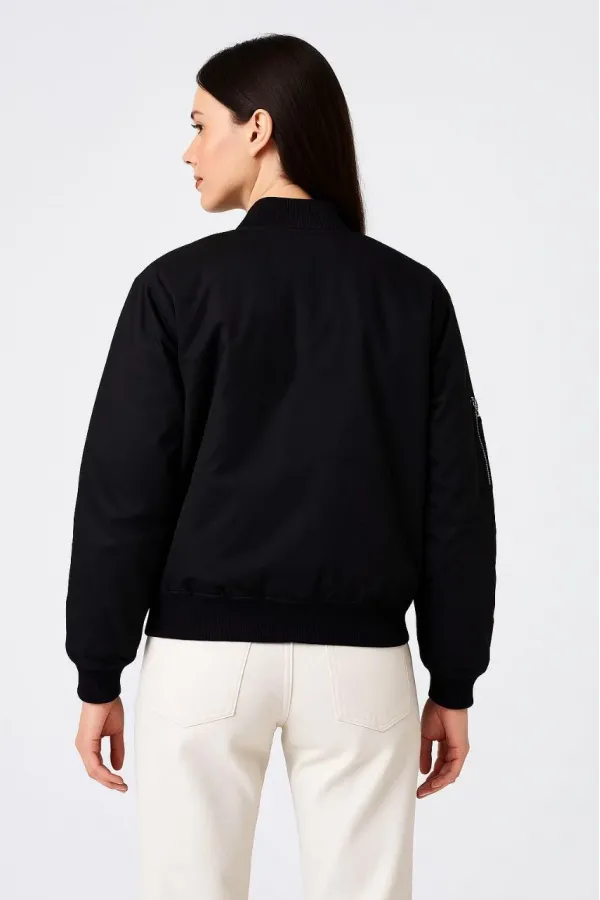 Kadın Bomber Mont Ceket – Fermuarlı, Kapitone İçi Astarlı, Su İtici Kumaş, Regular Fit, Yandan Cepli, Günlük Bahar & Kış Şık Rahat Stil - Siyah