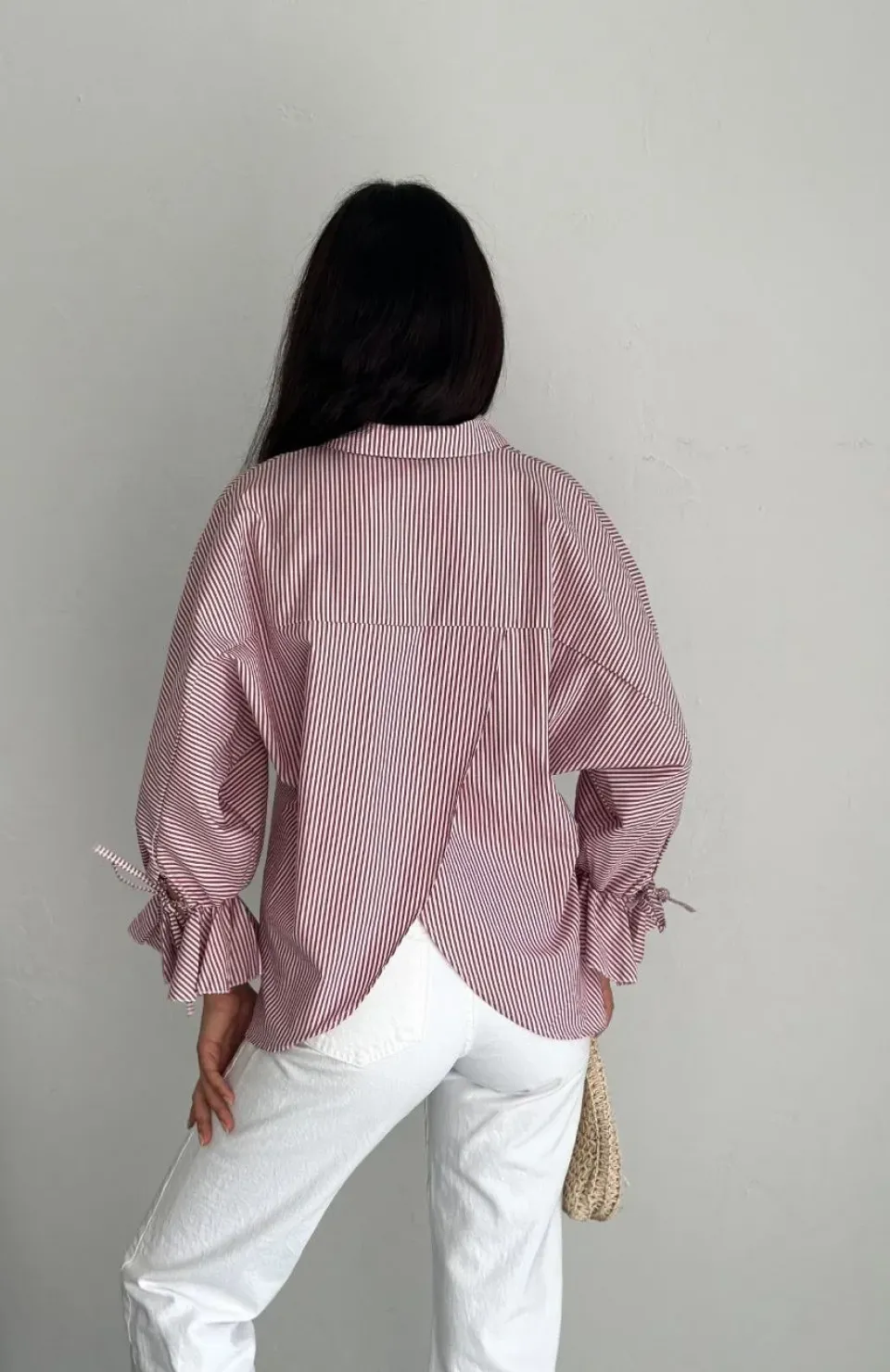 Kadın Arkası Asimetrik Yırtmaç Kesim Detaylı Cizgili Bluz Gömlek - Bordo