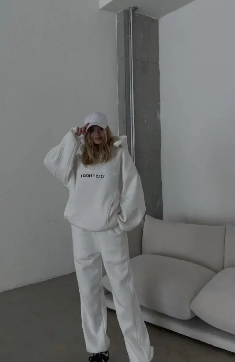 Nakış İşlemeli Üç İplik Sweat Takım- Beyaz