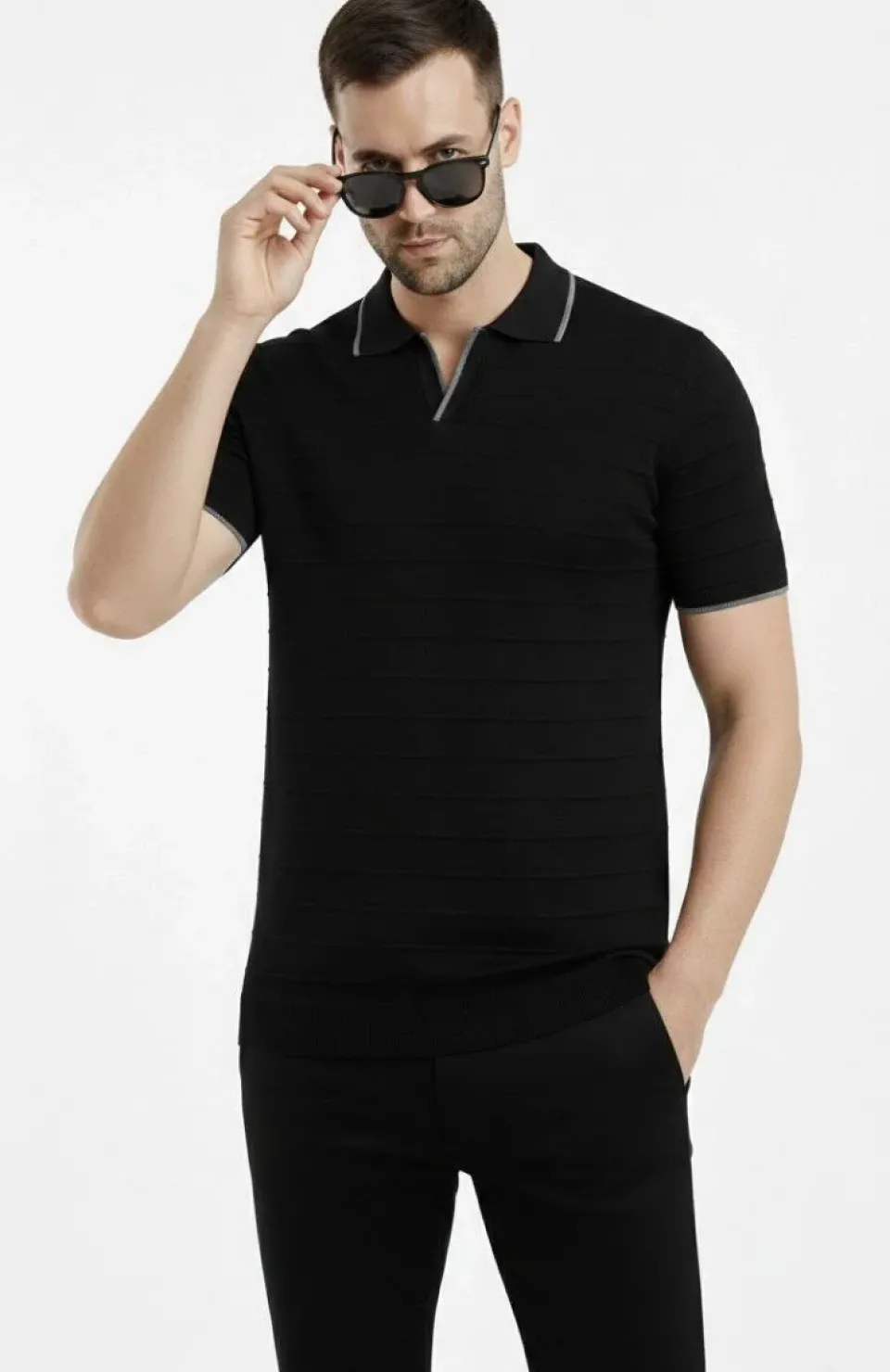 Erkek Triko Kumaş Yakalı Düğmesiz Açık Yaka Fitilli Kısa Kollu Regular Fit Tişört T-shirt - Siyah Somersan Giyim | Kadın, Erkek ve Çocuk Moda