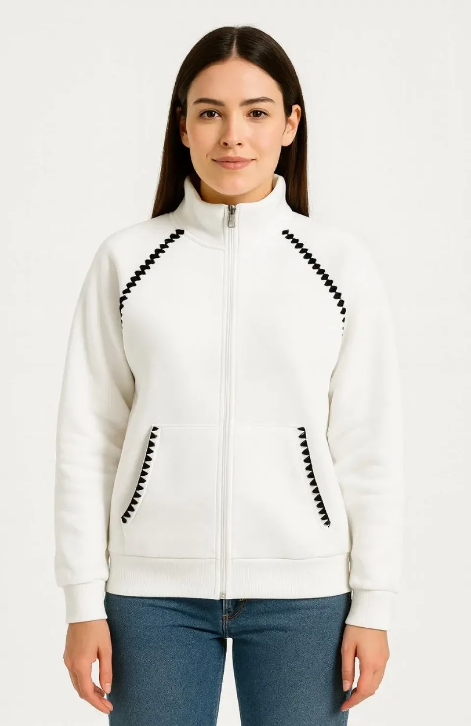 Kadın Oversize Dik Yaka Fermuarlı Sweatshirt - Zincir Nakışli Kanguru Cepli, - Beyaz