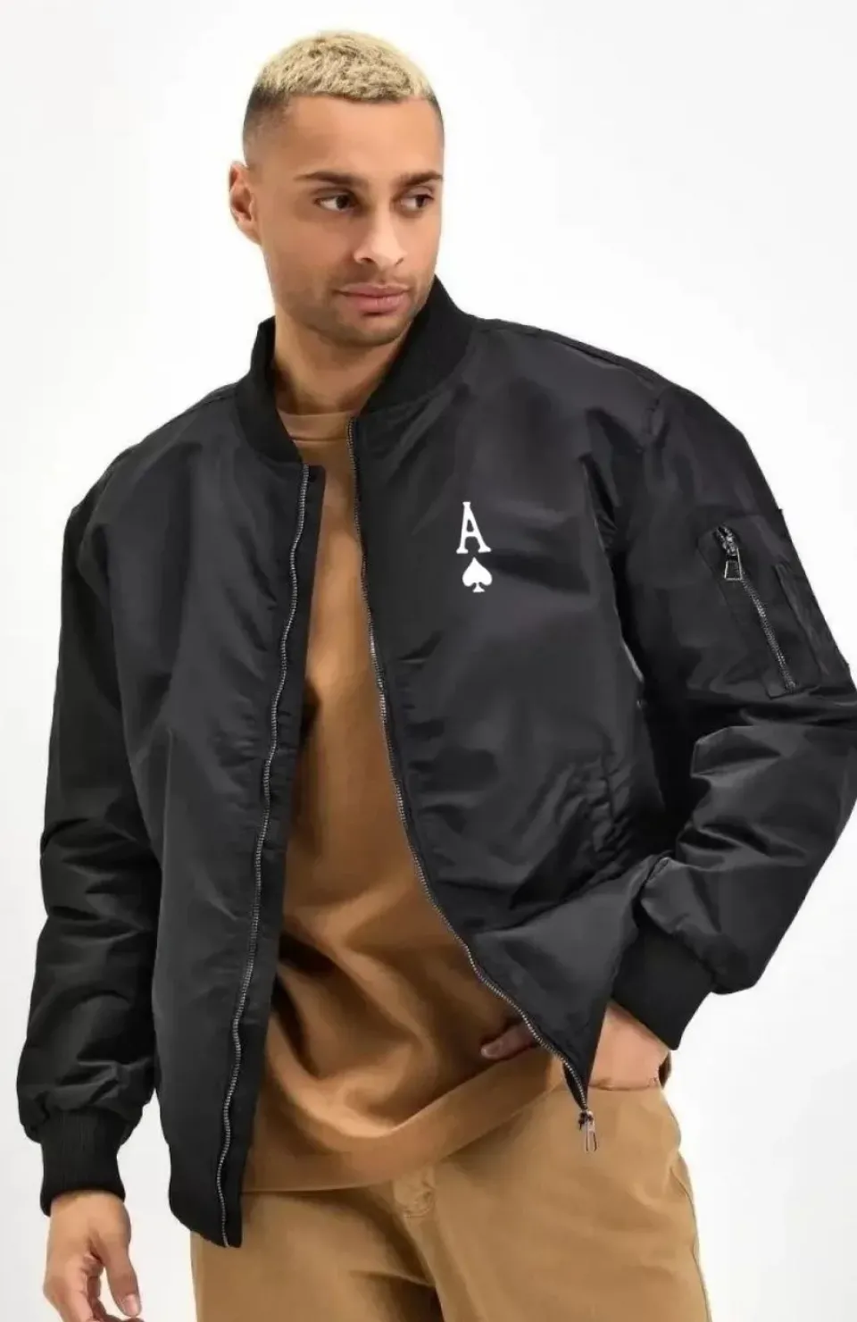 Erkek Bomber Mont – Siyah Renk, Maça Ası Baskılı, Fermuarlı, Cepli, Kapitone Astarlı, Bahar Kış Günlük Mont Ceket - Siyah