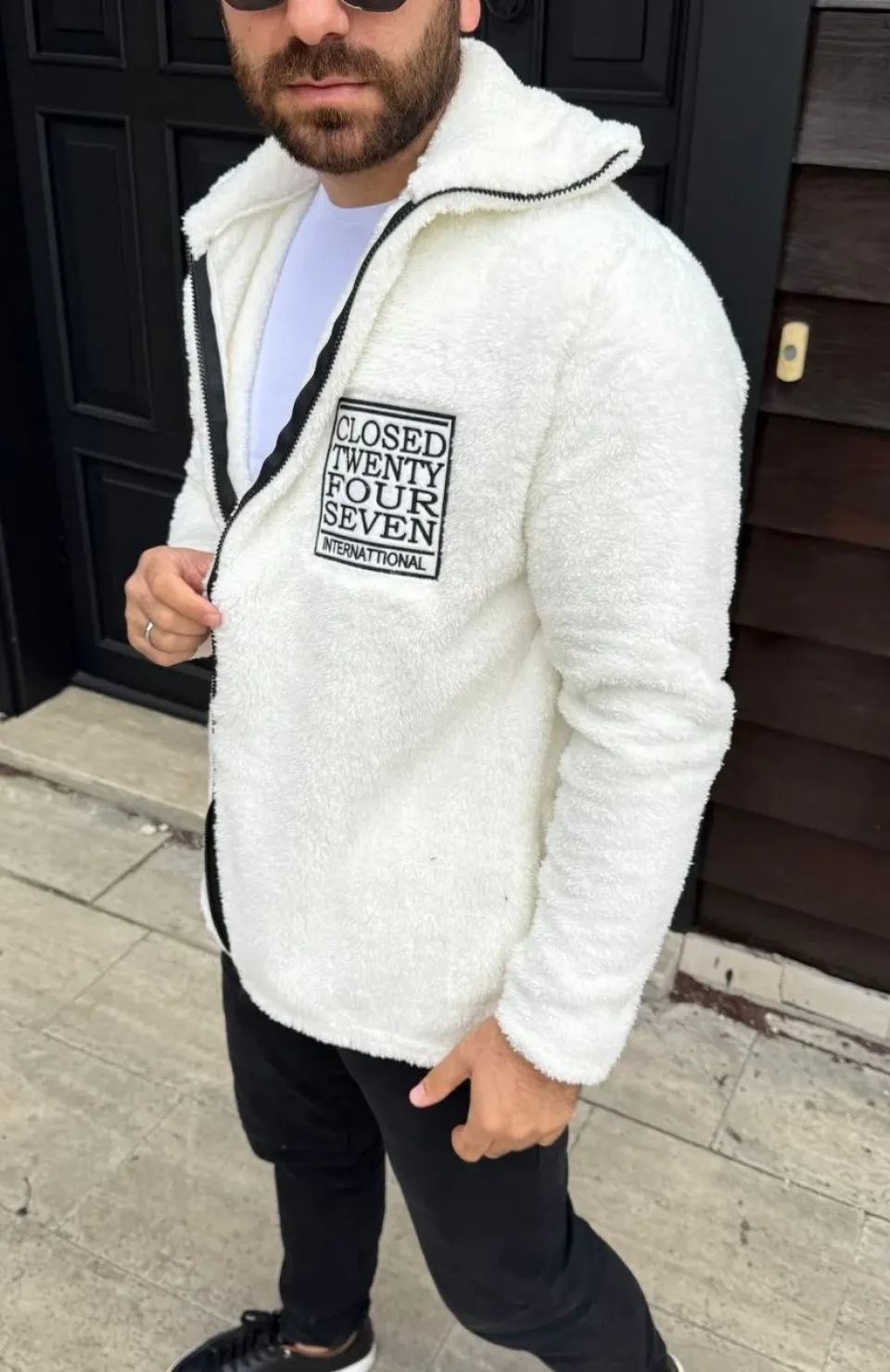 Erkek Polar Fermuarlı Sweatshirt – Kapüşonsuz, Cepli, Yumuşak Dokulu, Oversize Rahat Kalıp, Kışlık Sıcak Tutan Fermuarlı Üst - Beyaz