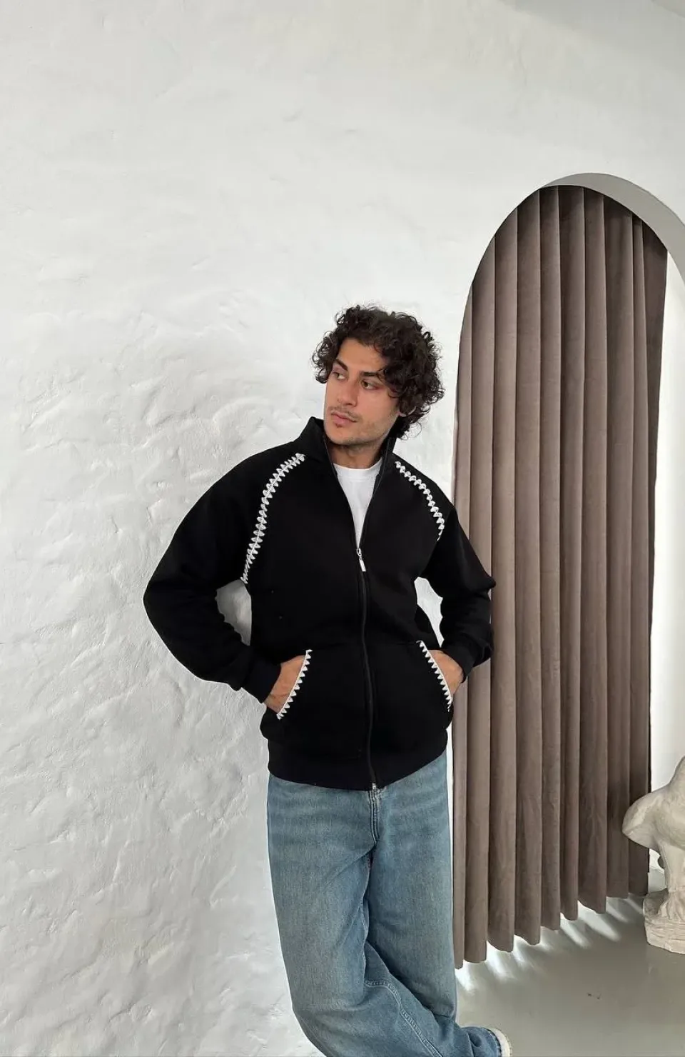 Erkek Oversize Dik Yaka Fermuarlı Sweatshirt - Zincir Nakışli Kanguru Cepli - Siyah