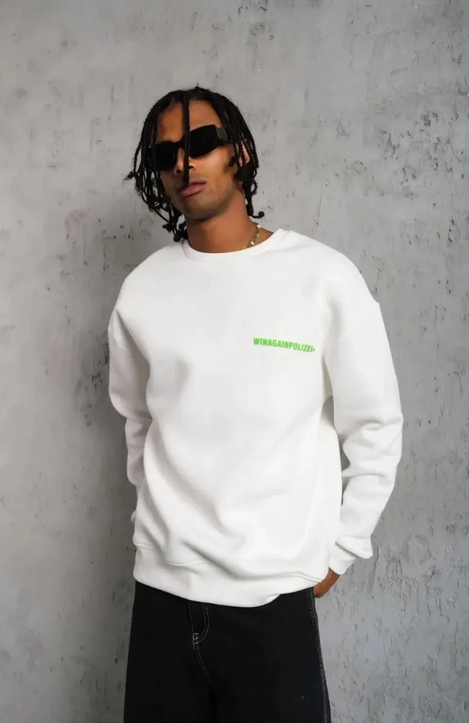 Erkek Oversize Sweatshirt – Beyaz Renk | Ön ve Sırt Baskılı, Üç İplik İçi Pamuklu Kumaş, Rahat Kalıp, Ribanalı Kışlık Sweat | Winagain Polizei Serisi - Beyaz