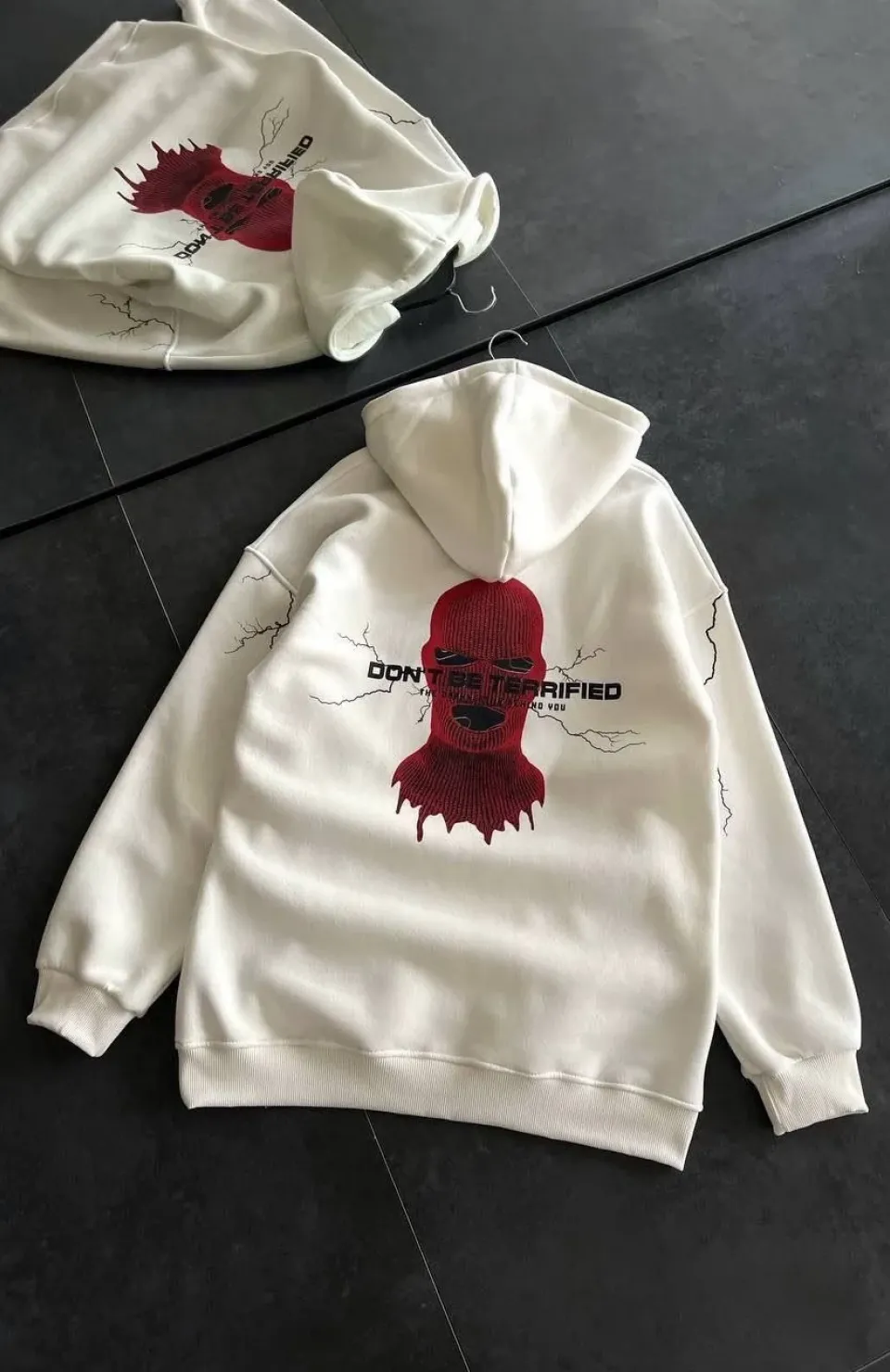 Üç İplik Kapüşonlu Baskılı Oversize SweatShirt- Beyaz Somersan Giyim | Kadın, Erkek ve Çocuk Moda