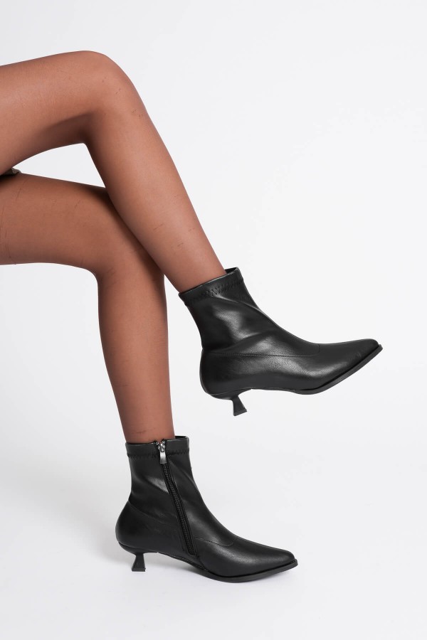 Kadın Siyah Topuklu Bot TR23MK01A