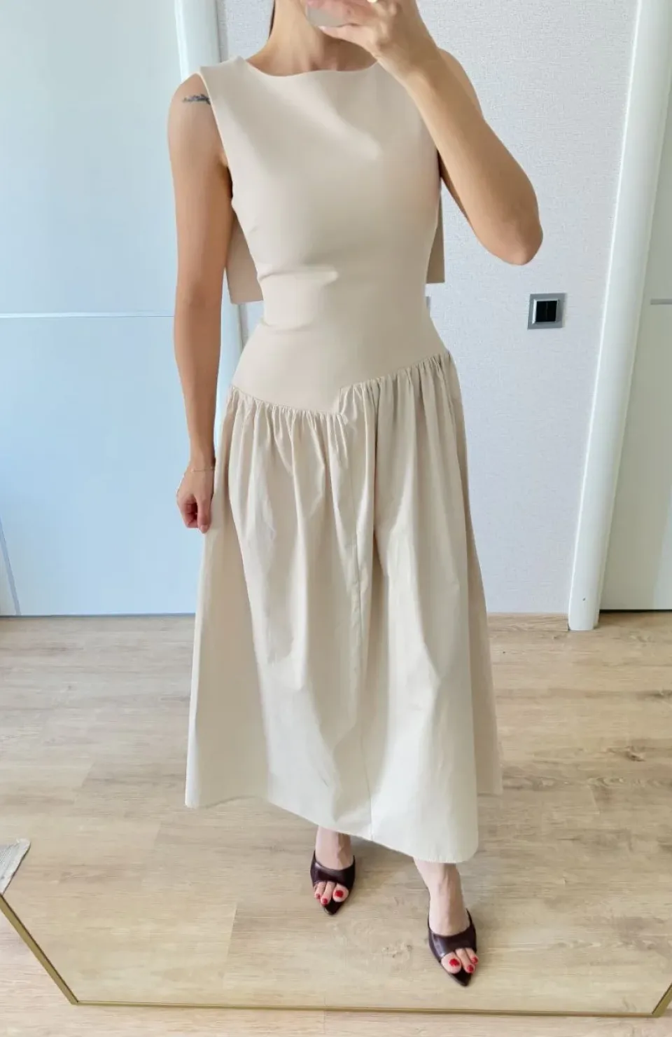 Krep Arkası Kanat Arka Ön Pens Detaylı Uzun Kadın Elbise - Bej