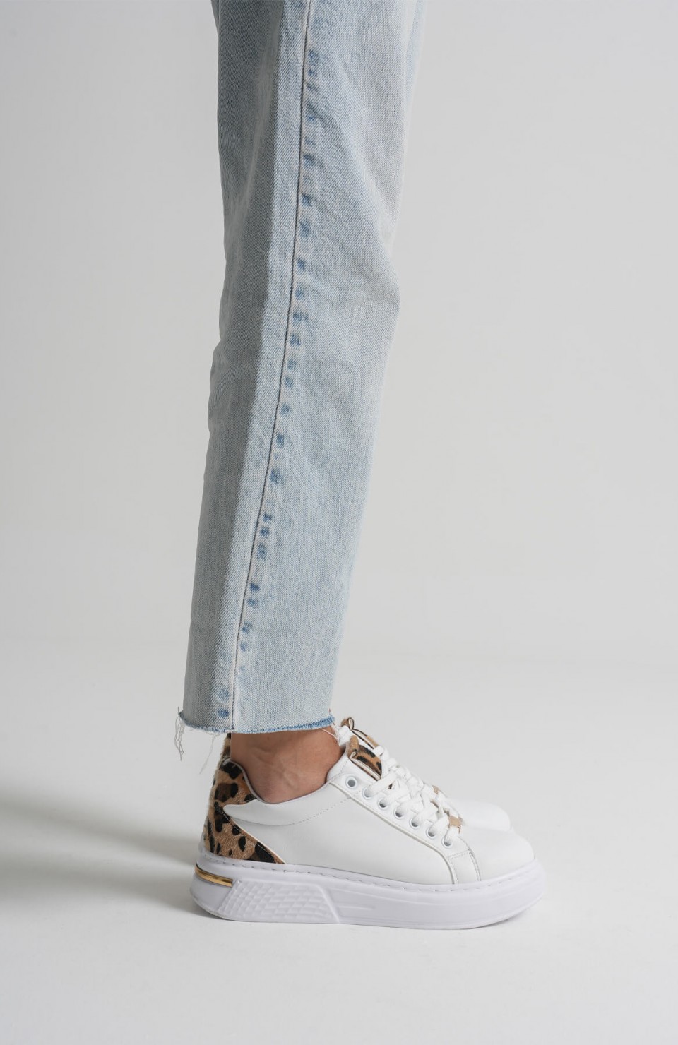 Leopar Detaylı Beyaz Kadın Spor Ayakkabı TR01MS03C Somersan Giyim | Kadın, Erkek ve Çocuk Moda