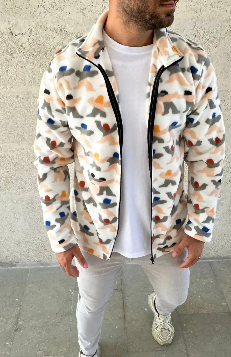 Erkek Tam Fermuarlı Desenli Polar Sweat – Siyah Multicolor Figür Desen Yakalı, Uzun Kollu, Oversize Rahat Kalıp- Beyaz