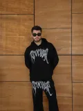 Erkek Premium Taş Baskılı Eşofman Takım Revenge Model (Siyah) Kapüşonlu Üst + Taşlı Baskılı Alt Modern Streetwear Tarzı Oversize Rahat Kalıp 3 iplik Pamuklu - Siyah