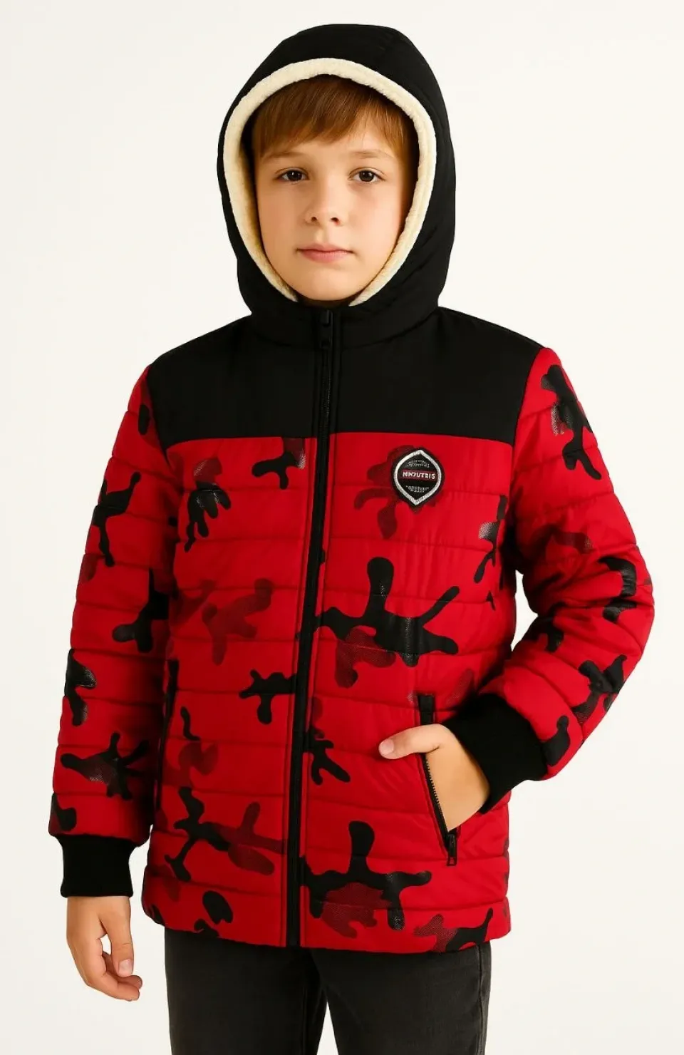 Erkek Çocuk Kamuflaj Desenli Mont İçi Sıcak Tutan Pelüş Astarlı, Kapüşonlu, Fermuarlı Kışlık Su İtici Şişme Mont - Kırmızı Somersan Giyim | Kadın, Erkek ve Çocuk Moda
