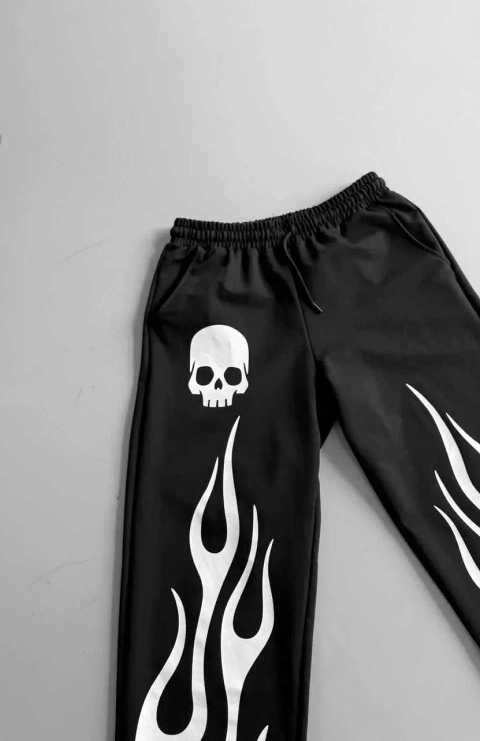 İki İplik Kumaş Baskılı Beli Lastikli Boru Paça Baggy Alt Esofman - Siyah