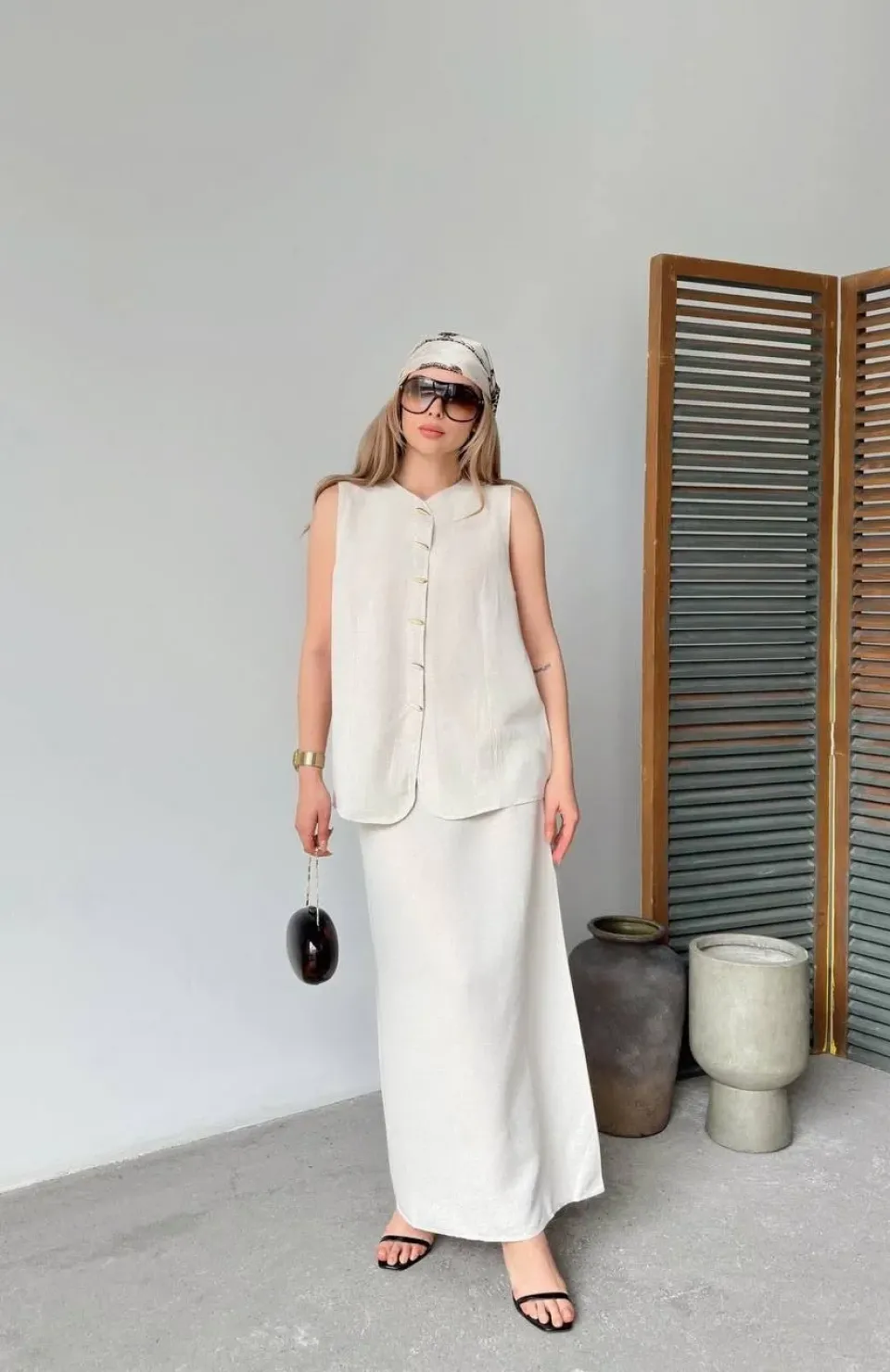 Keten Kolsuz Sıfır Yaka İlik Düğmeli Kolsuz Hırka Etek ikili Takım- Beyaz