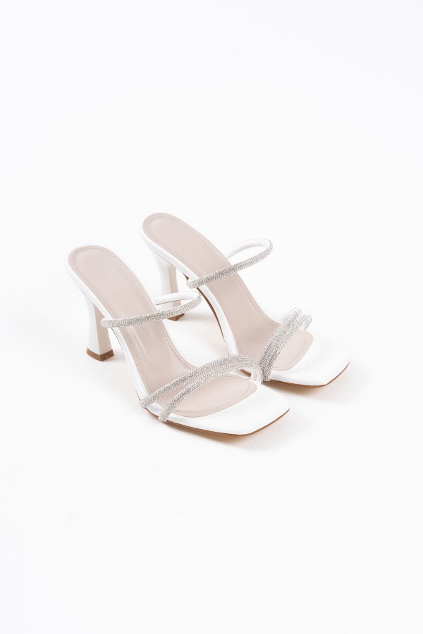 Beyaz Taşlı İnce Bantlı Kadın Topuklu Terlik TR20MY01B