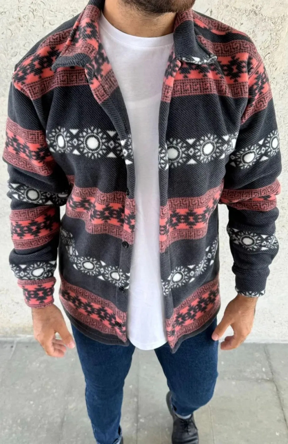 Erkek Desenli Polar Gömlek – Etnik Şerit Desen Yakalı, Uzun Kollu, Düğmeli, Oversize Rahat Kalıp - Füme