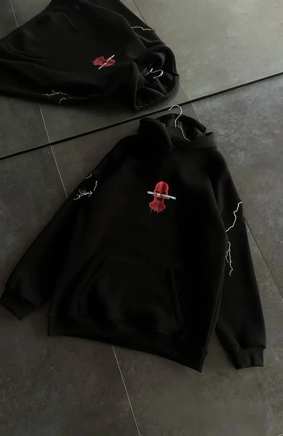 Üç İplik Kapüşonlu Baskılı Oversize SweatShirt- Siyah Somersan Giyim | Kadın, Erkek ve Çocuk Moda