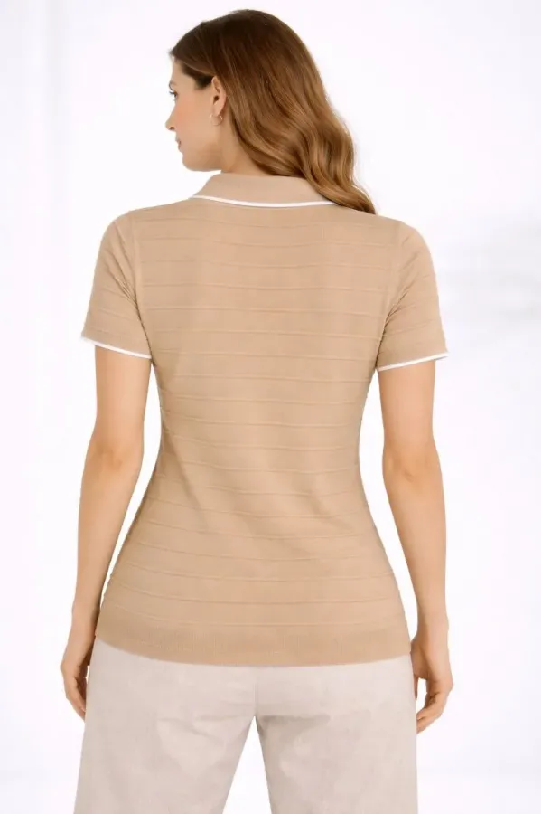 Kadın Triko Kumaş Yakalı Düğmesiz Açık Yaka Fitilli Kısa Kollu Regular Fit Tişört T-shirt - Bej
