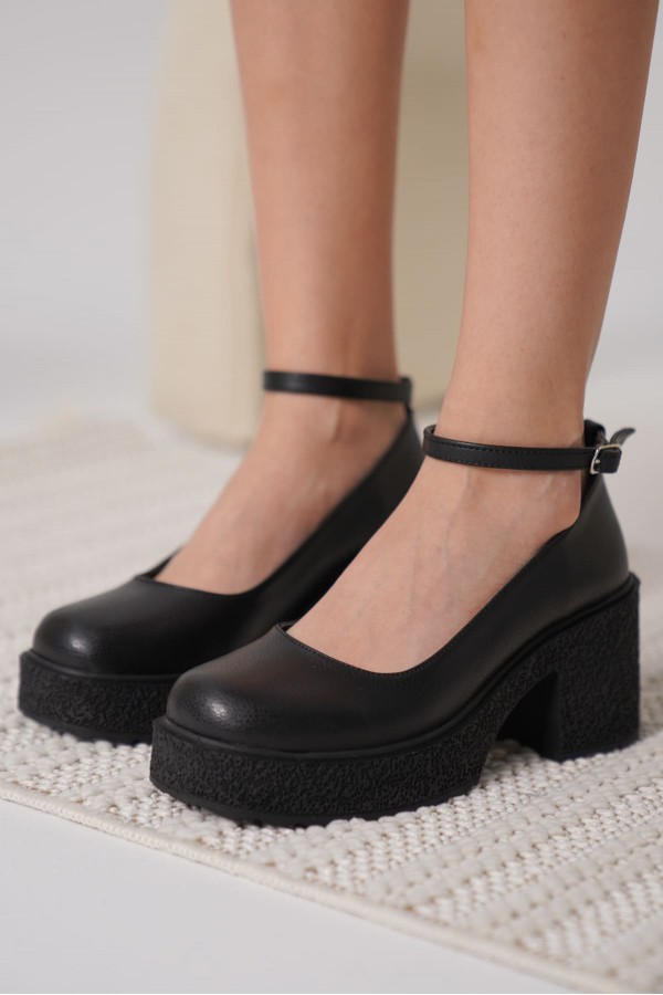 Kadın Siyah Bilekten Baretli Günlük Ayakkabı TR06MS01C