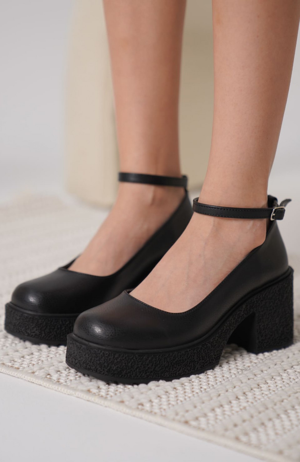 Kadın Siyah Bilekten Baretli Günlük Ayakkabı TR06MS01C Somersan Giyim | Kadın, Erkek ve Çocuk Moda