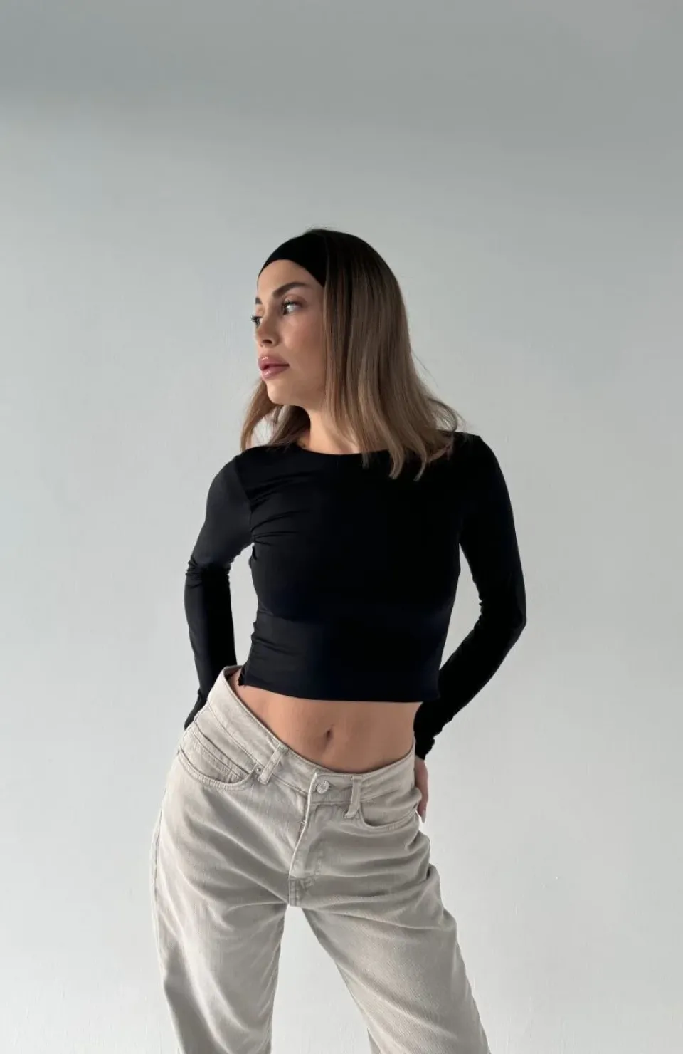 Sırt Dekoltelı Uzun Kollu Crop - Siyah