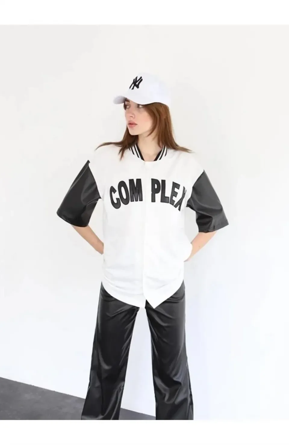 Kadın Complex Kolları Deri Kolej Oversize T-shirt - Beyaz