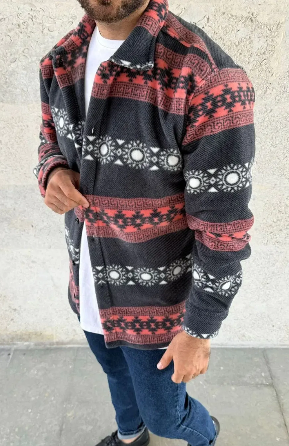 Erkek Desenli Polar Gömlek – Etnik Şerit Desen Yakalı, Uzun Kollu, Düğmeli, Oversize Rahat Kalıp - Füme