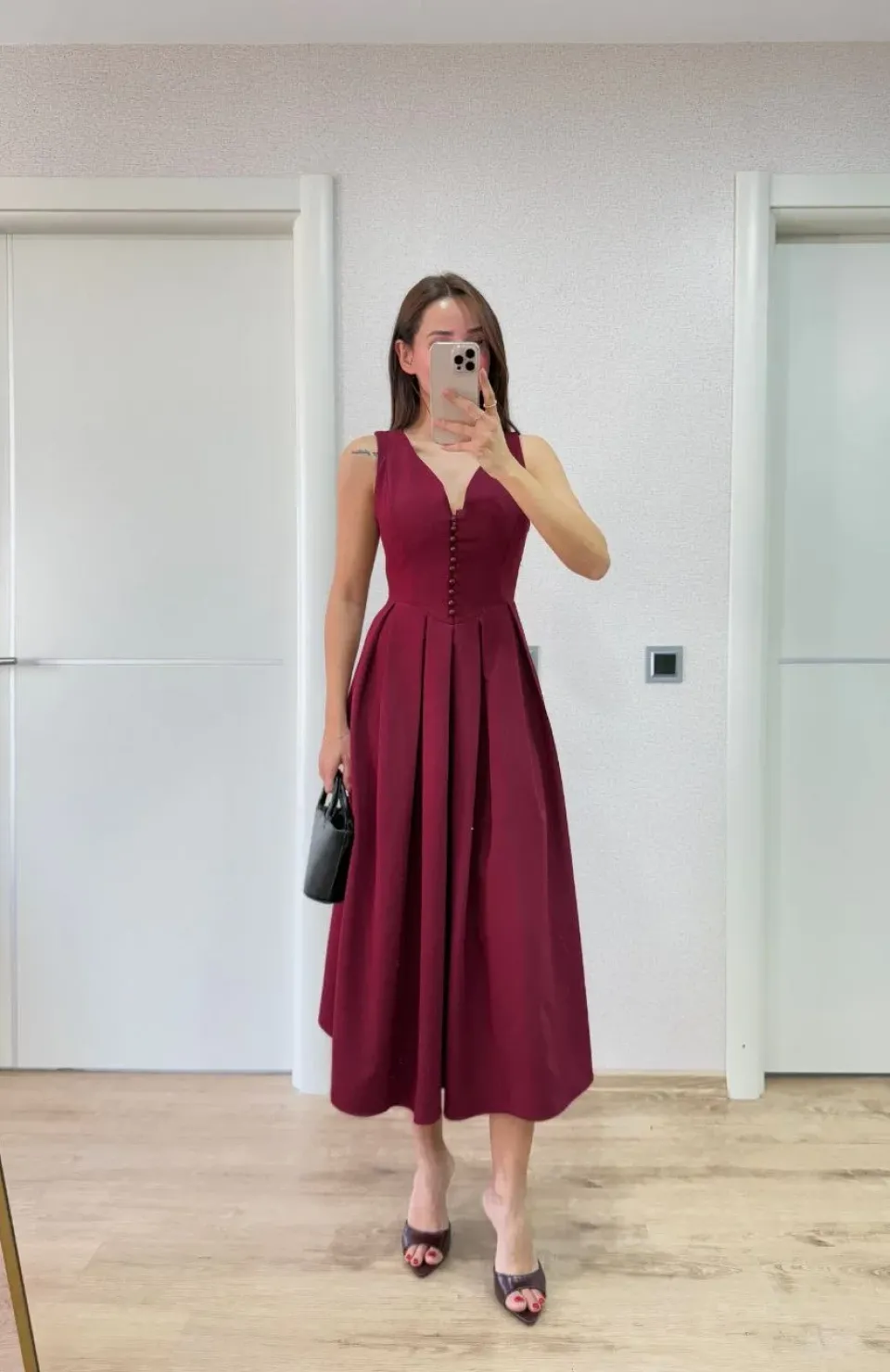 V yaka Krep Arka Ön Pens Detaylı Uzun Kolsuz Elbise - Bordo