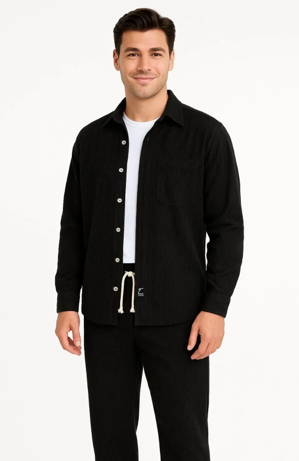 Erkek Kadife Oversize Takım – Gömlek ve Pantolon İkili Set Füme Corduroy Şıklığı, Rahat ve Zarif Duruş Yumuşak Dokulu Kadife Kumaş, Düğmeli Gömlek Üst ve Lastikli Pantolon Alt Parça ile Gün Boyu Konfor- Siyah