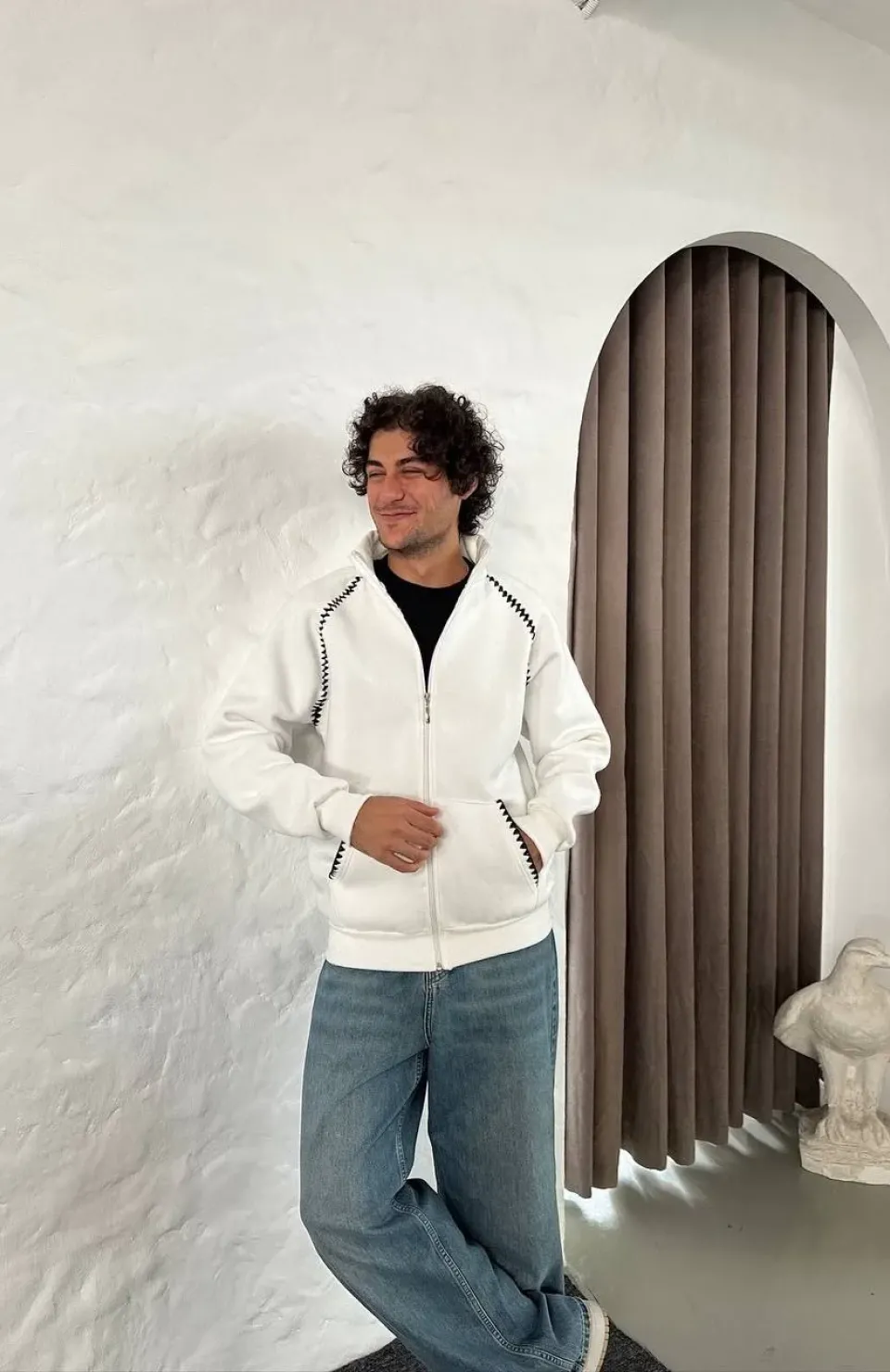 Erkek Oversize Dik Yaka Fermuarlı Sweatshirt - Zincir Nakışli Kanguru Cepli - Beyaz