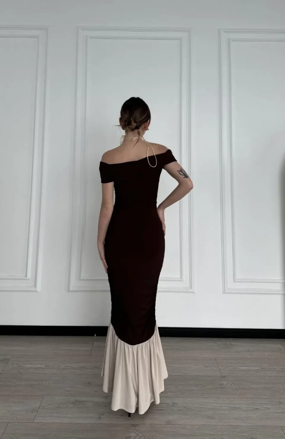 Striptiz Omuzlu Uzun Elbise- Kahve