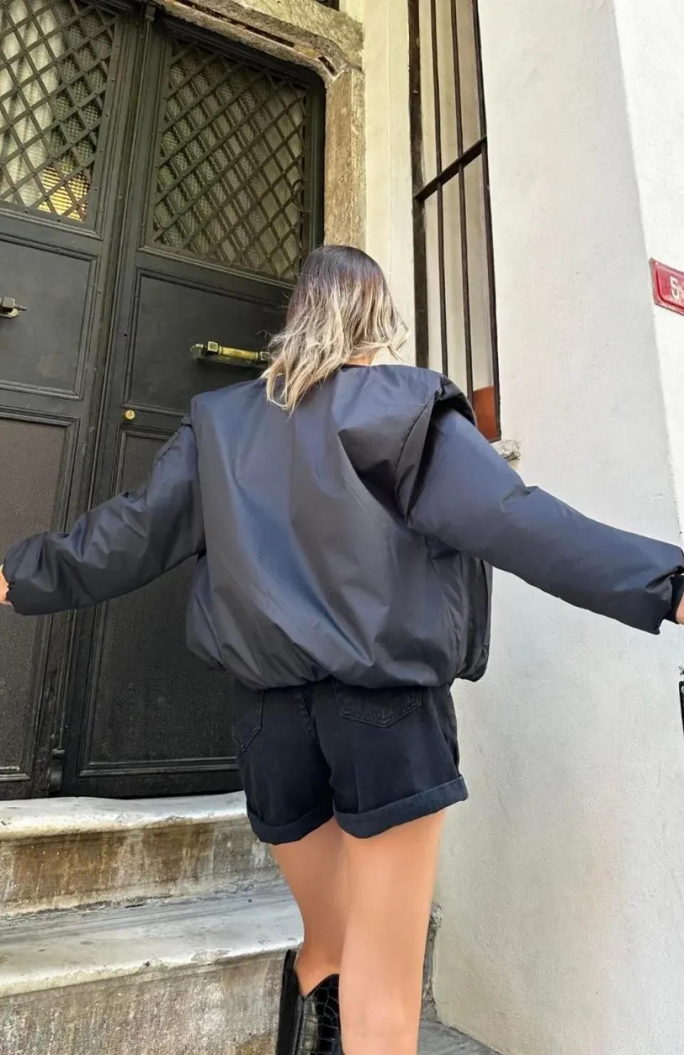 Kadın Oversize Bomber Ceket – Siyah, Fermuarlı, Sokak Modası Tarzı Mont - Siyah